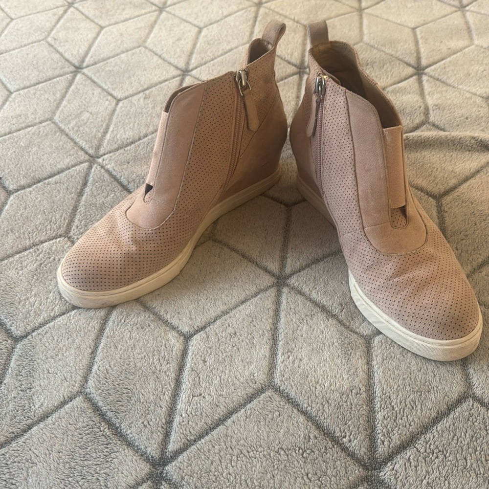 Chic Perforated Wedge Ankle Boots - Pink